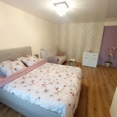 Perfect In Center * Narva